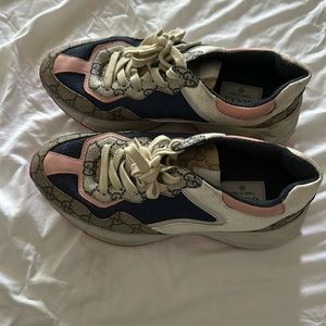 Woman’s Gucci tennis